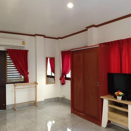 Kookkai House Hostel Patong Luaran gambar
