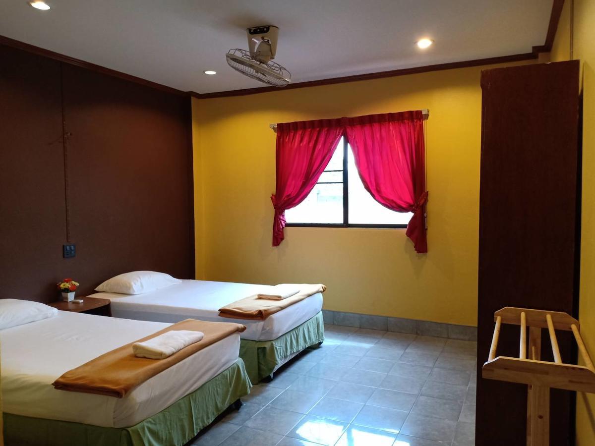Kookkai House Hostel Patong Luaran gambar