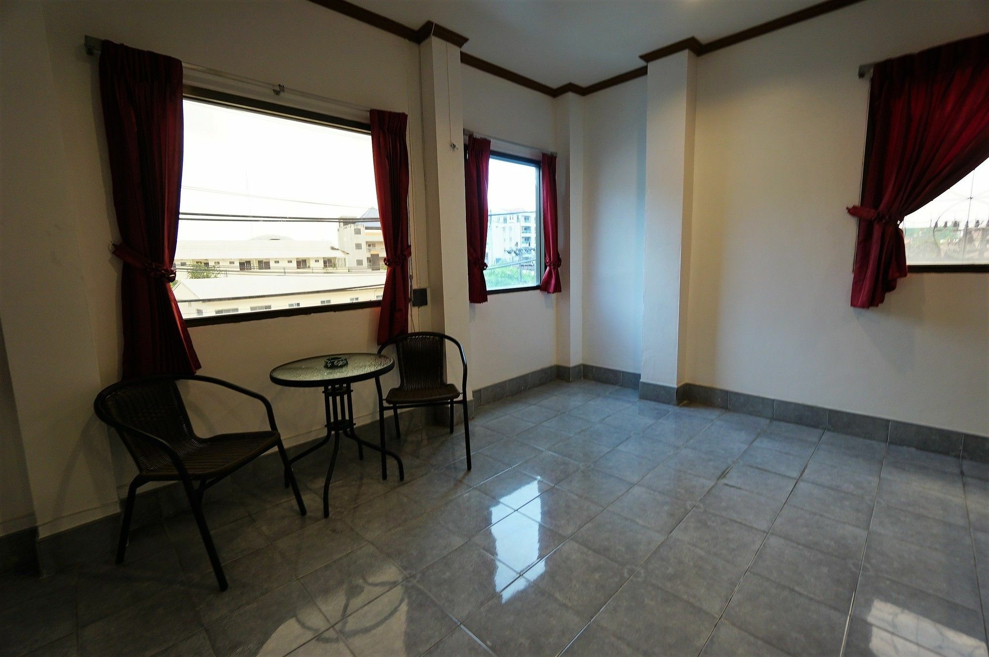 Kookkai House Hostel Patong Luaran gambar