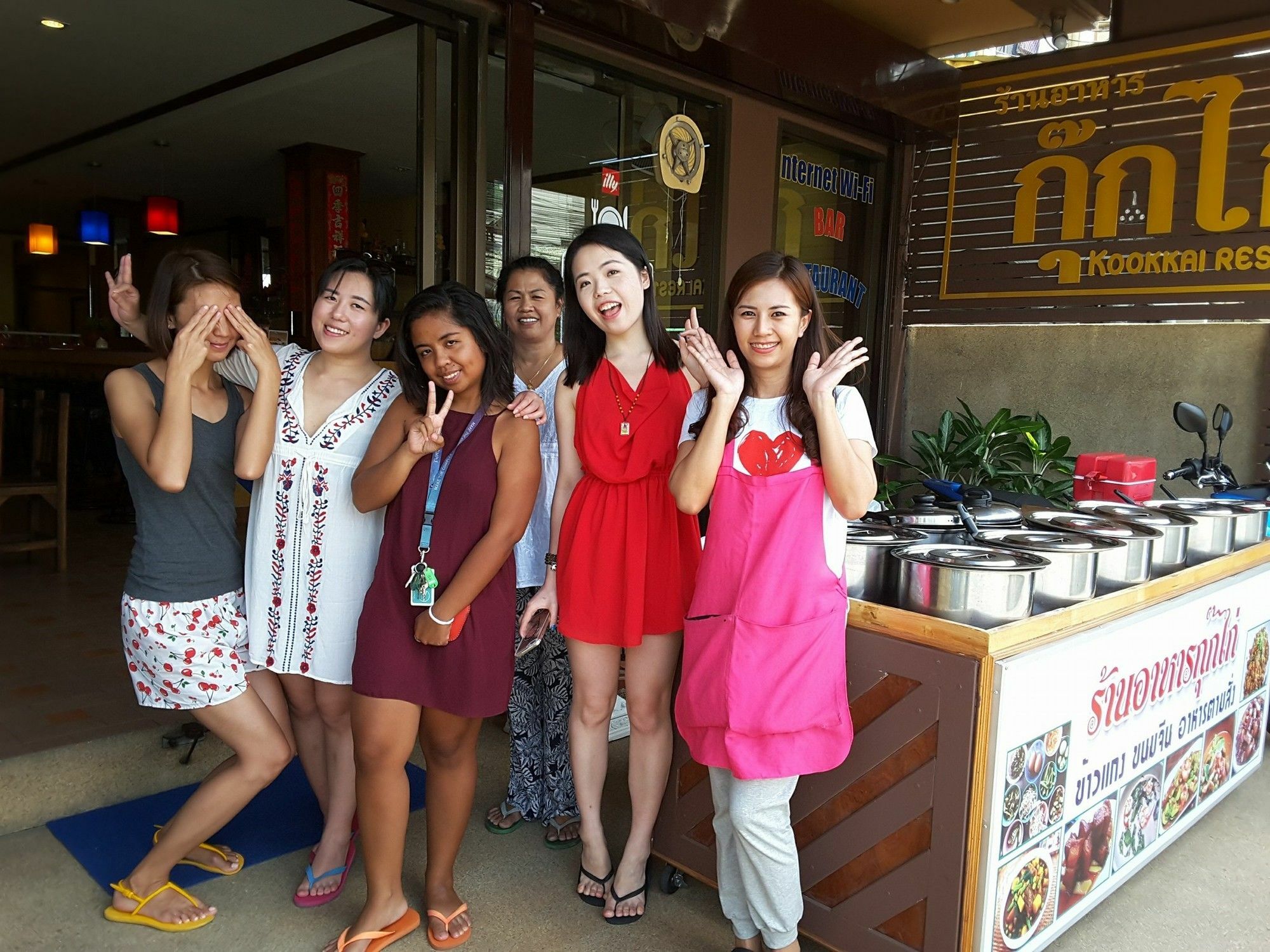 Kookkai House Hostel Patong Luaran gambar